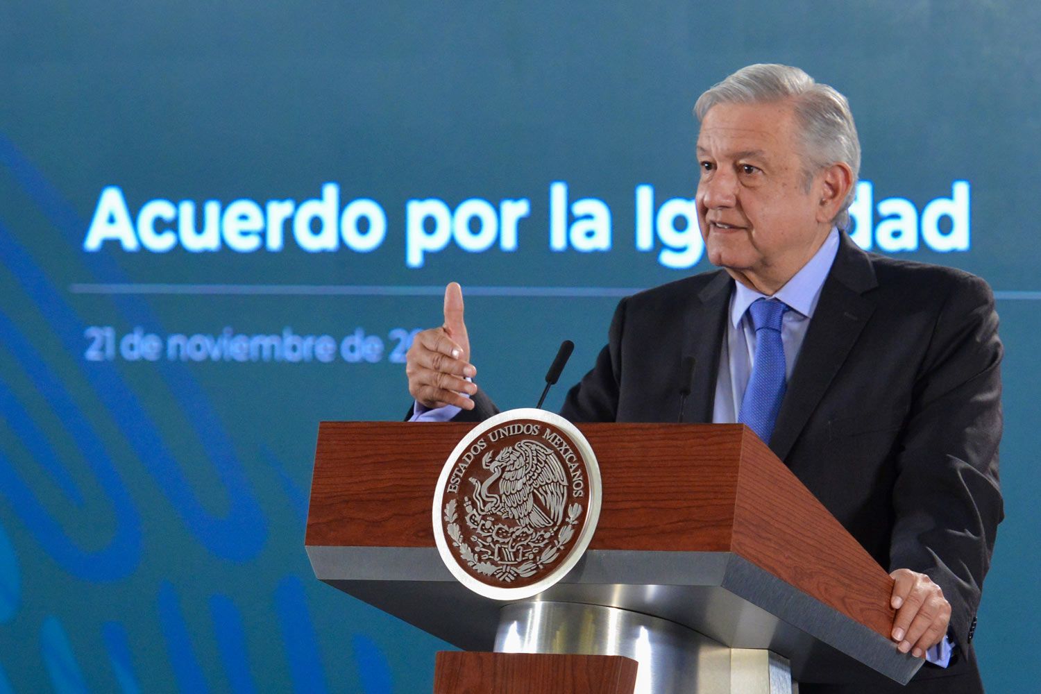 AMLO fracasó en sus 6 compromisos para la igualdad de género