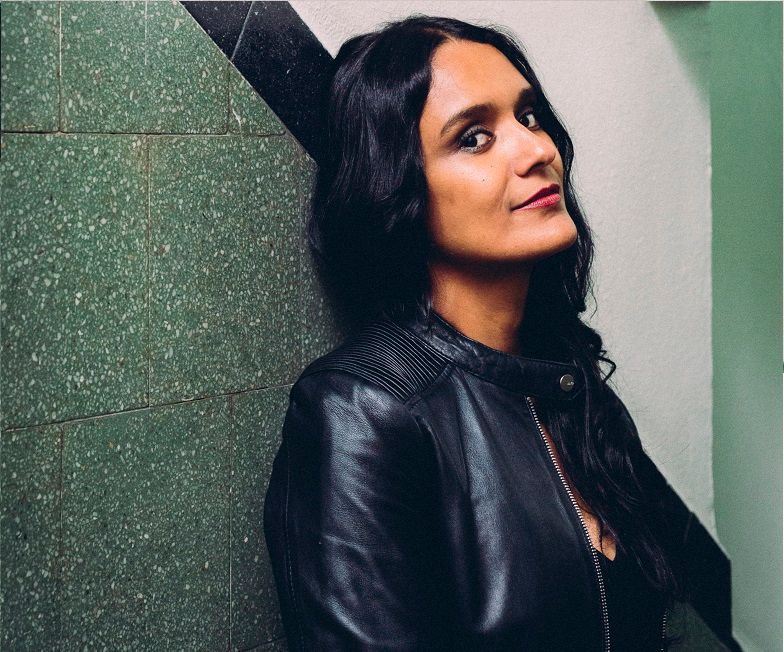 Observar y escuchar al mundo: el sustento de la escritora Alma Delia Murillo