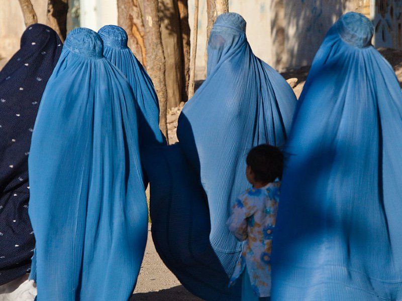 Mujeres, en grave riesgo ante el regreso del Talibán en Afganistán; Malala hace llamado