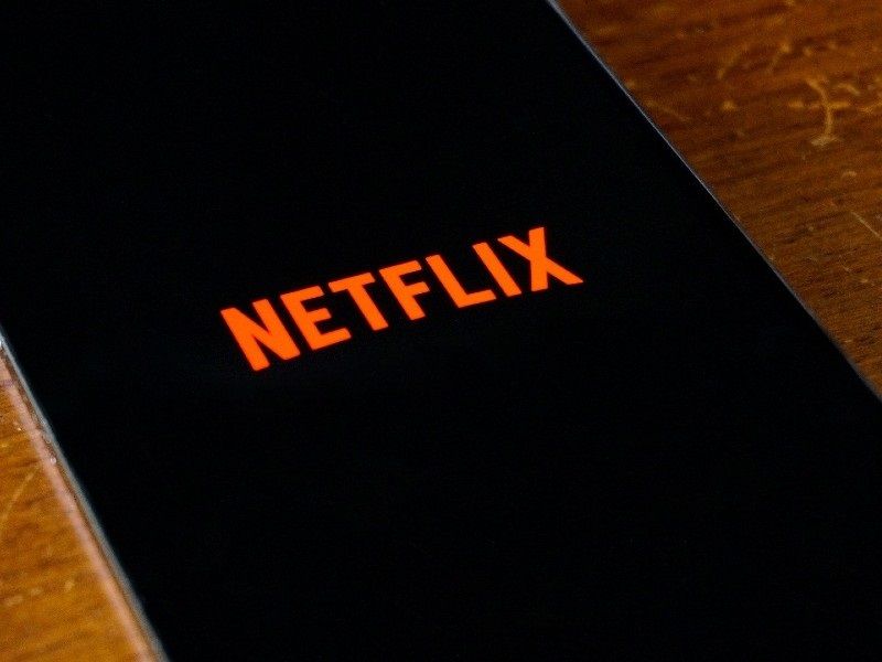 Netflix se disculpa tras ser acusado por sexualizar a niñas en un cartel