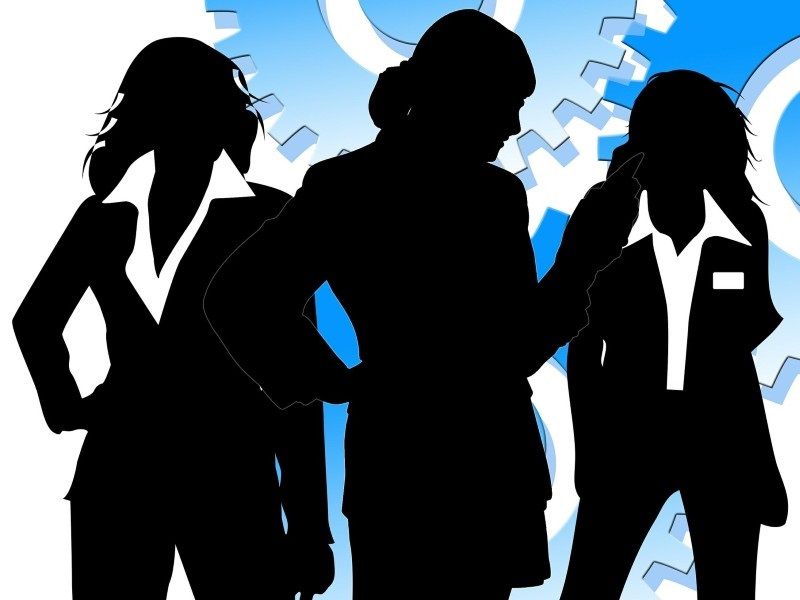 Estudio en Reino Unido revela minoría de mujeres en la alta dirección