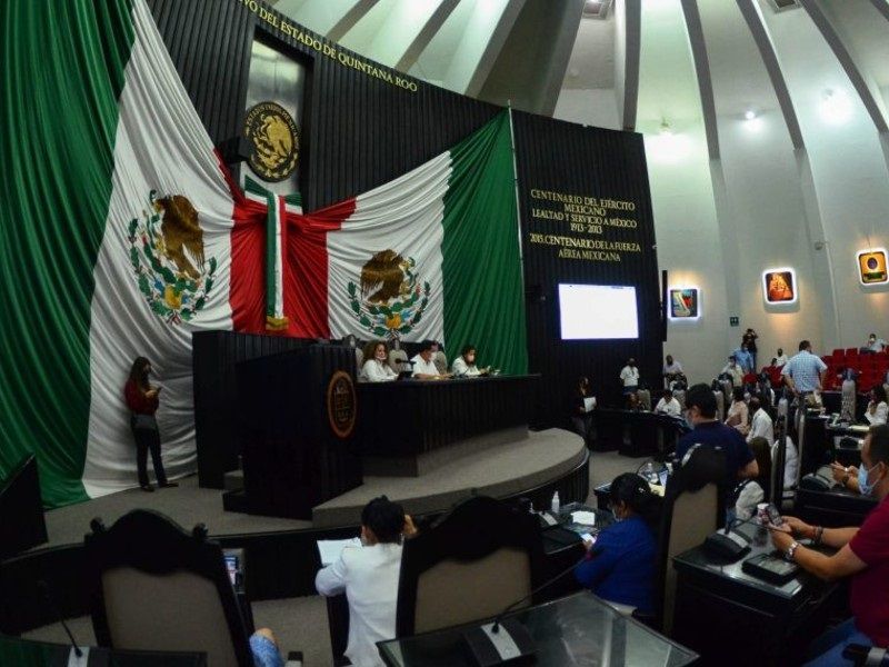 Los derechos de las mujeres avanzan en Michoacán, pero pierden en Quintana Roo