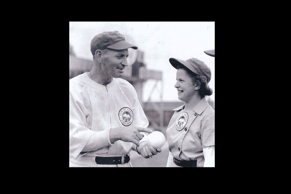 Muere pionera de la liga femenil de béisbol en EU a los 101 años