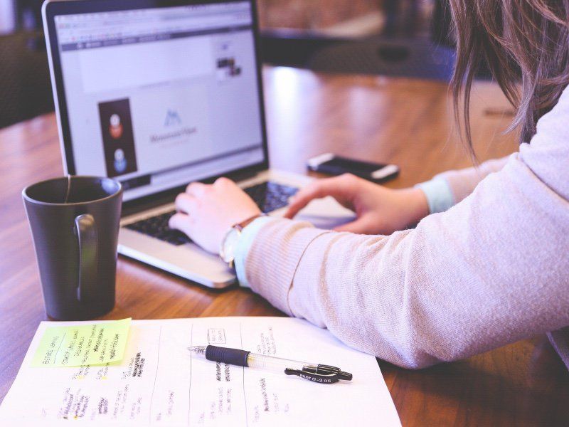 Más mujeres recuperan trabajo en México, pero principalmente no remunerado
