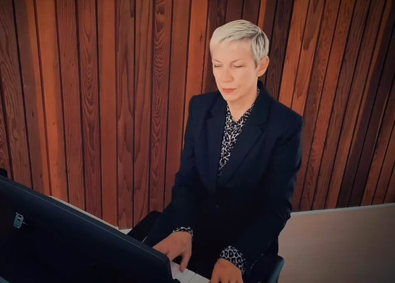 La cantante y activista Annie Lenox. (Imagen tomada de YouTube/Global Citizen)