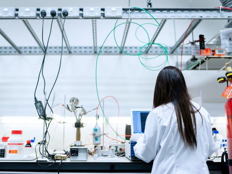 Solo 30% de profesionistas en ciencia y tecnología en México son mujeres: Imco