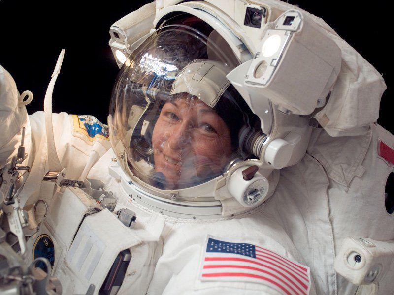 Mujeres son el 20% de la fuerza laboral de la industria espacial