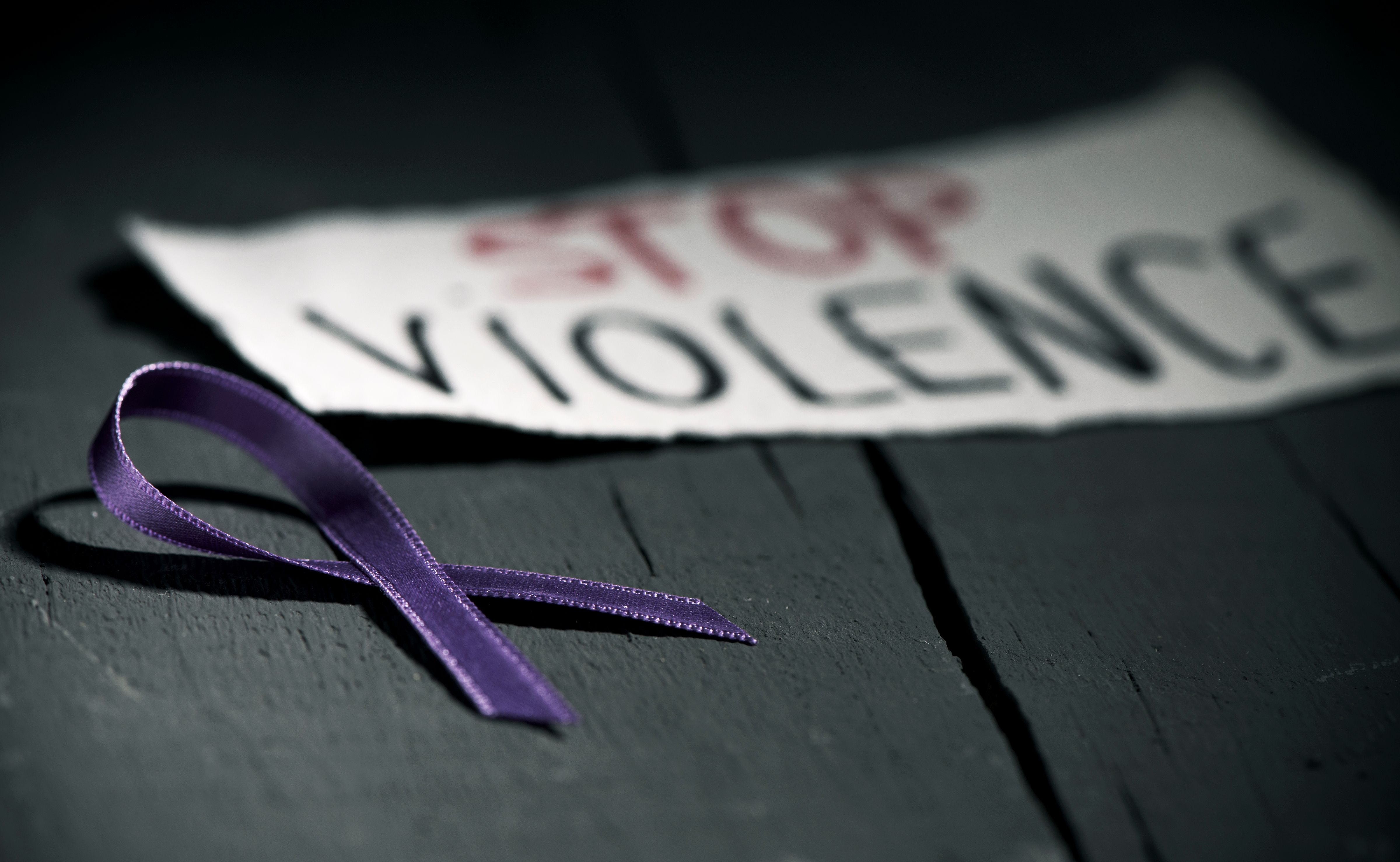 Violencia contra las mujeres fuera del trabajo: ¿por qué las empresas también deben atenderla?