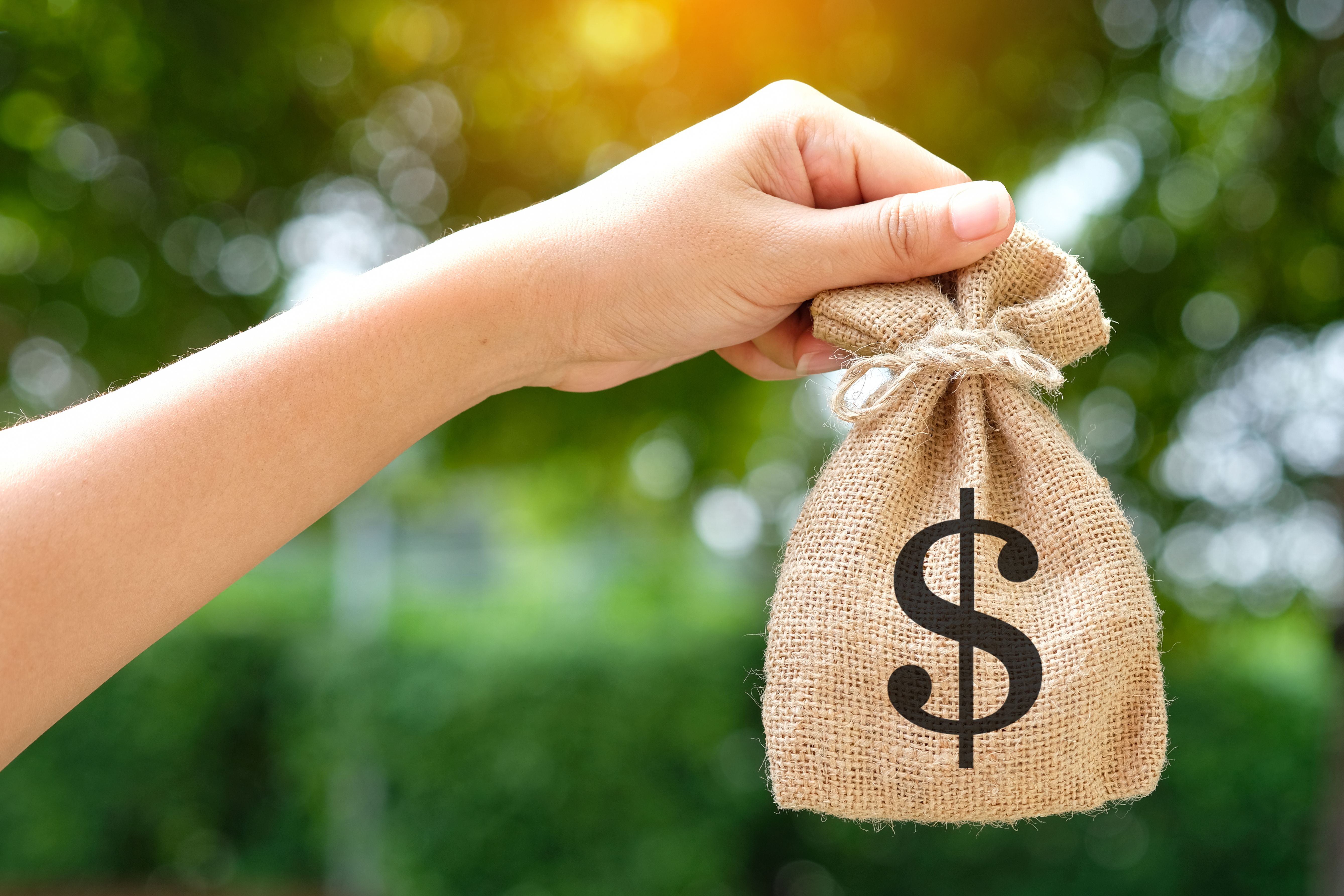 La violencia invisible contra las mujeres: el control del dinero