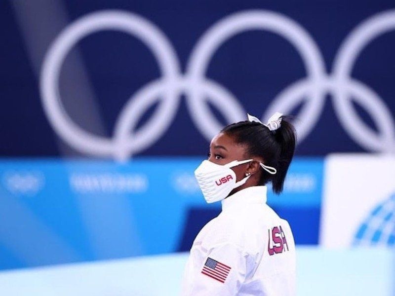 Simone Biles: el laberinto del éxito y la perfección nos puede desorientar