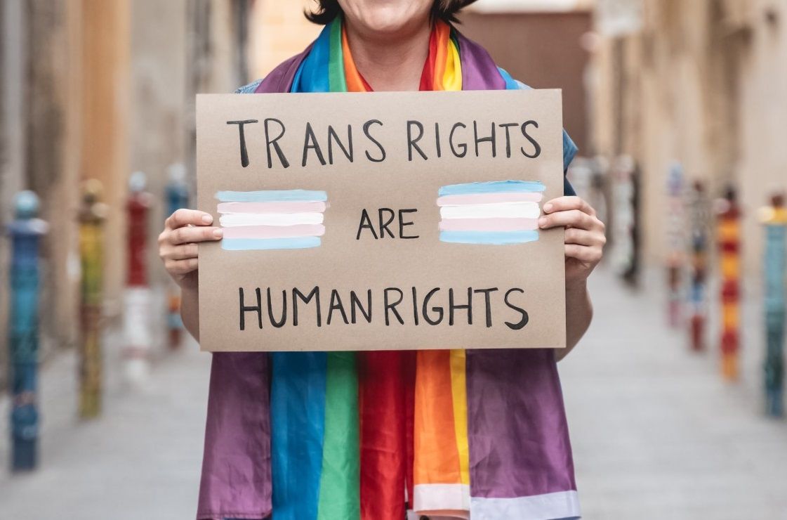 ¿Por qué la causa de las mujeres trans dividió la marcha del 8M en México?